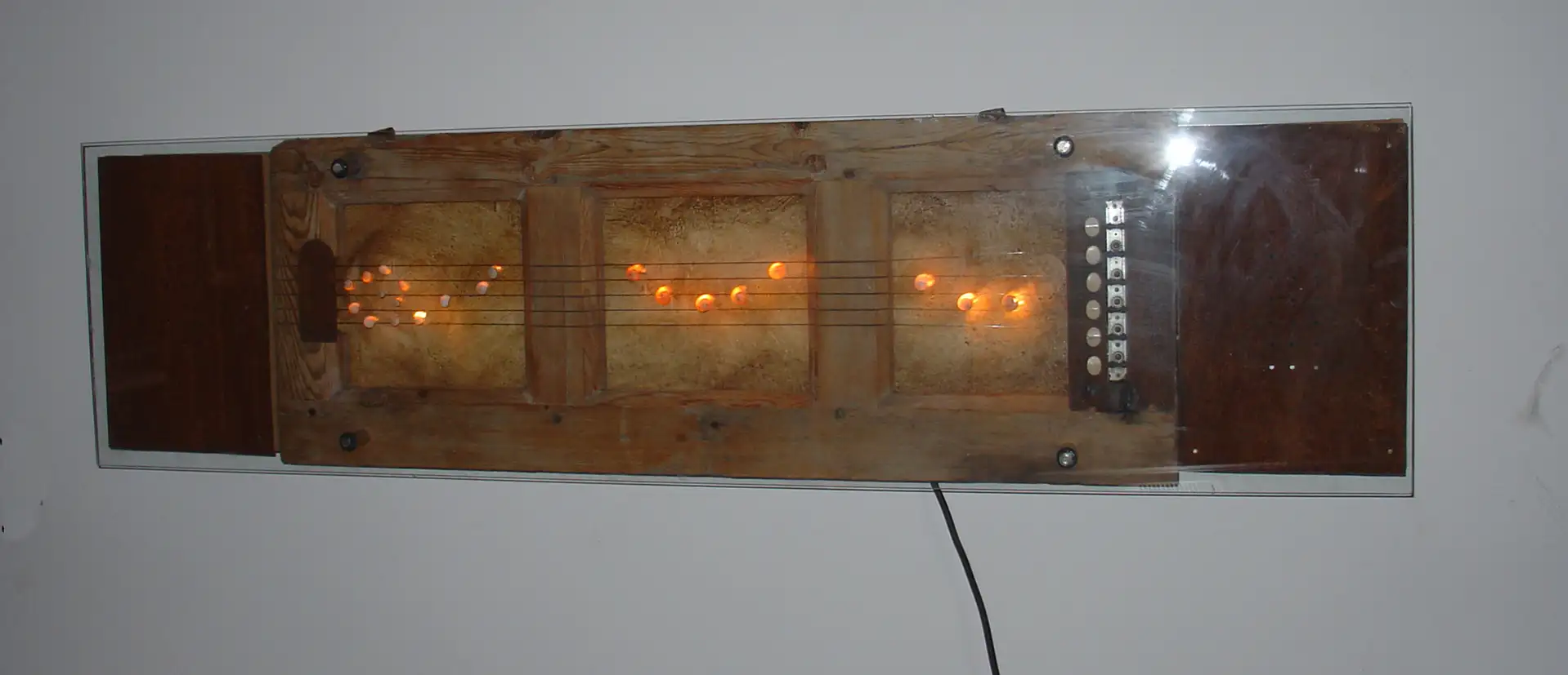 MU_Pianola (Radio Nature) (2011)_elementos-naturales-luz_cristal_música_30x80cm