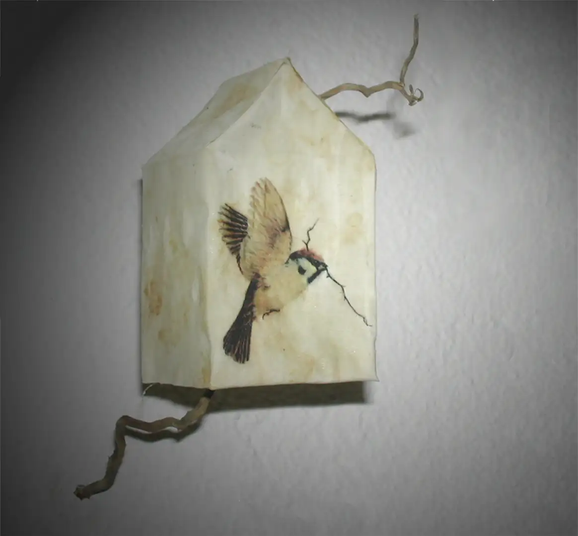 WW_W.(2002).Casa del arquitecto (2002)-Tela,impresión,rama-18 x 8 x 8cms.